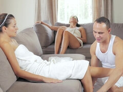 Kisbaba, Tekintélyes didik, Cumizás, Gesztenyebarna, Ondó fröcskölés, Kutya póz, Hd, Csókolózás