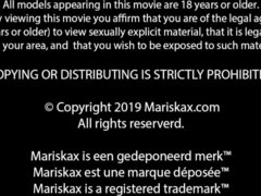 Μεγάλος κώλος, Ξανθιά, Βυζαρού, Κούγκαρ, Φυσικά βυζιά, Ξυρισμένη, Καλσόν, Τρίο