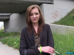 Amatööri, Suihinotto, Takaapäin, Käsihoito, Ulkona, Näkökulma pov, Julkinen, Pillu