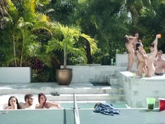 Sucer une bite, En levrette, Hd, Embrassement, Seins naturels, De plein air, Public, Chatte