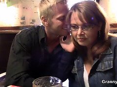 Brunette, Bedstemor, Slikning, Ældre kvinde, Mor jeg gerne vil kneppe, Mor, Fisse