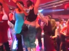 Club, Loco, Estilo perrito, Interracial, Orgía, Fiesta, Chupando, Tetas