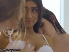 Culo grosso, Tettona, Facesitting, Baciando, Lesbica, Massaggio, Pornostar, Figa