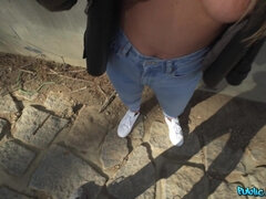 Amateur, Rubia, Mamada, Estilo perrito, Jeans, Tetas naturales, Al aire libre, Público