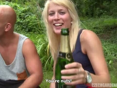 Blondin, Full, Fingering, Handjobb, Utomhus, Party, Rödhårig, Tuttar