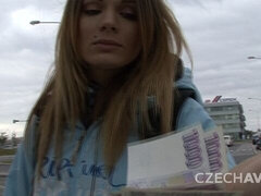 Καταλαθος, Μεγάλος κώλος, Ξανθιά, Πίπα, Γυμνό αρσενικό, Σε στάση σκύλου στα τέσσερα, Λεφτά, Δημόσιο