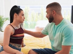 Kisbaba, Tekintélyes didik, Gesztenyebarna, Latin lány, Természetes mellek, Valóság, Durva, Begyek