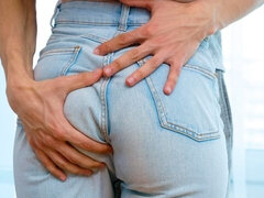 Sovrum, Avsugning, Doggystyle, Fingering, Naturliga tuttar, Rakad, Tatuering, Tuttar