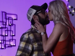 Μεγάλα βυζιά, Ξανθιά, Μαλακία με το δάχτυλο για γυναίκες, Γλείψιμο, Μουνί, Τατουάζ, Έφηβος