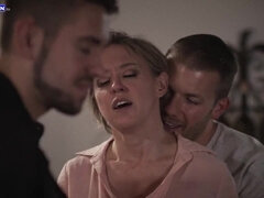 Tekintélyes didik, Cumizás, Csoportos kefélés, Érett feleség, Hármas