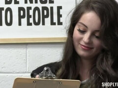 Velike joške, Fafanje, Rjavolaska, Doggystyle, Policija, Obrito, Tetovaže, V uniformi