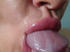 Amatorka, Duży kutas, Obciąganie, Wytrysk do ust, Domowej roboty, Ogromny kutas, Całować, Ssanie