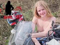 Biseksuel, Europærer, Fødder, Første gang, Onani, Orgasme, Strømper, Bryster