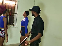 Sadomasochismus, Schwarz, Fesselspiele, Geschnappt, Büro, Polizei, Solo, Jungendliche (18+)