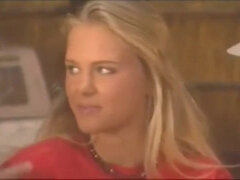 In den arsch, Blondine, Blasen, Schwanz, Aufs gesicht abspritzen, Orgie, Rasiert, Titten