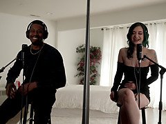 Gia Paige's first blind date with Isiah Maxwell ends in explosive orgasm