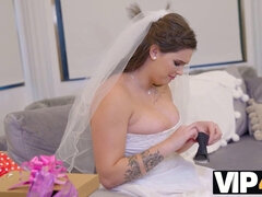 Gros seins, Mariée, Brunette brune, Cocu, Hd, Seins naturels, Actrice du porno, Mariage