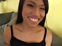 Asiatique, Grosse bite, Gros seins, Sucer une bite, Brunette brune, Hard, Nénés, Jumeaux
