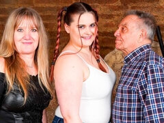 Enthousiasteling, Grote kont, Grote mammen, Pijpbeurt, Mollig, Moeder die ik wil neuken, Lang, Trio