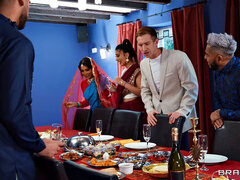 Duży tyłek, Zdrada, Styl na pieska, Sukienka, Indyjski, Warkocze, Pończochy, Tatuaż