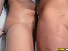 Amatør, Store bryster, Langt ned i halsen, Håndjob, Hårdt, Onani, Offentlig, Tatovering