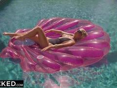 Duże cycki, Obciąganie, Kutas, Ciemna karnacja, Twarzowy, Wielorasowy, Lizanie, Cipka