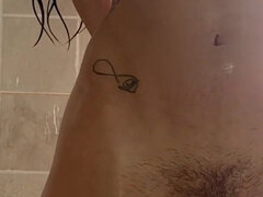 Amador amadora, Bundão, Consolo, Mãe gostosa, Ducha chuveiro, Solo chão, Espanhola, Tatuagem