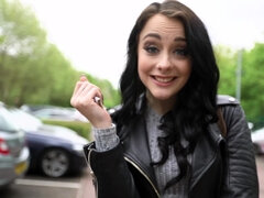 Ruskeahiuksinen, Lutka