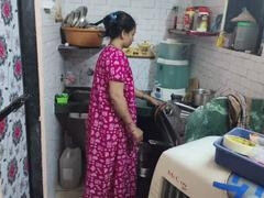 叔母, フェラチオ, 大学生, はじめて, 彼女, インド人, キッチン