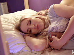 Kinderhüterin, Blasen, Britisch, Latina, Reif, Milf, Mutti