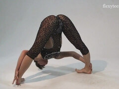 엉덩이, 흑갈색 머리, 여자, 체육관, 보지, 여자 형제, 혼자, 젖가슴