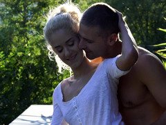Anális szex, Popó, Szőke, Cumizás, Ondó fröcskölés, Pénisz, Maszti, Filigrán alkatú