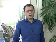 Arsch, Blasen, Gehörnter ehemann, Kehlenfick, Aufs gesicht abspritzen, Geld, Natürlichen titten, Ehefrau