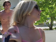 Blonde, Gorge profonde, Faciale, Petite amie, Seins naturels, Piscine