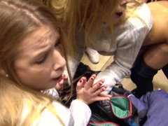 Μελαχροινή, Τσέχα, Σε στάση σκύλου στα τέσσερα, Ηδ, Πρώτου προσώπου, Πραγματικότητα, Καταπίνω, Έφηβος