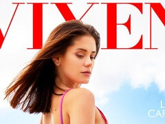 Stor pik, Brunette, Hundestilling, Naturlige bryster, Fisse, Kort hår, Teenager, Bryster