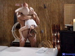 18 ans, Sucer une bite, Éjaculation interne, Léchez, Massage, Orgasme, Pov, Chatte