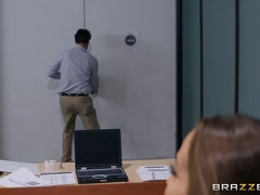 엉덩이, 큰 가슴, 흑갈색 머리, 드레스, 힐, 보지, 문신, 끈 팬티