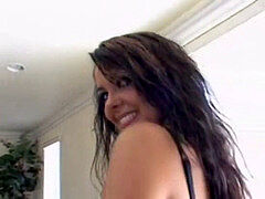 large bum damsels - Julia Bond and Luscious Lopez