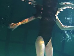 Lesbians and solo girls kiss underwater