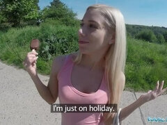 18 ans, Sucer une bite, Tir de sperme, Hongroise, De plein air, Pov, Public, Bizarre