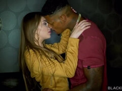 Rjavolaska, Hd, Medrasni seks, Spodnje perilo