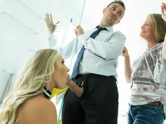 Tetas grandes, Rubia, Mamada, Atrapados, Estilo perrito, Madres para coger, Tetas, Uniforme