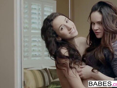 babes - munch My Lips starring Jenna Ross and Belle Knox pinch