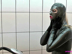 breath_control_gym_in_latex_catsuit