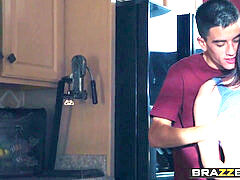 Brazzers - teenagers Like It fat - Doing The Dishes vignette starr