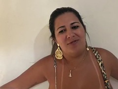 Youtuber Kamila Silva - The dress does not contain her boobs