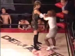 Pelea entre 2 japonesas Real fight between 2 japanese girls