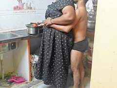 素人, ぽっちゃり, フェラチオ, 面白, インド人, キッチン, 母, 驚き