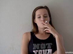 Morena, Fumando, Adolescente
